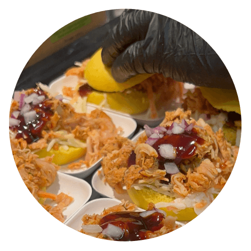 bun pulled chicken in de hapjeskar voor een catering in moergestel