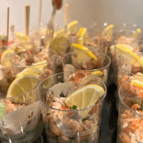 garnalencocktail in de hapjeskar bij een catering in moergestel