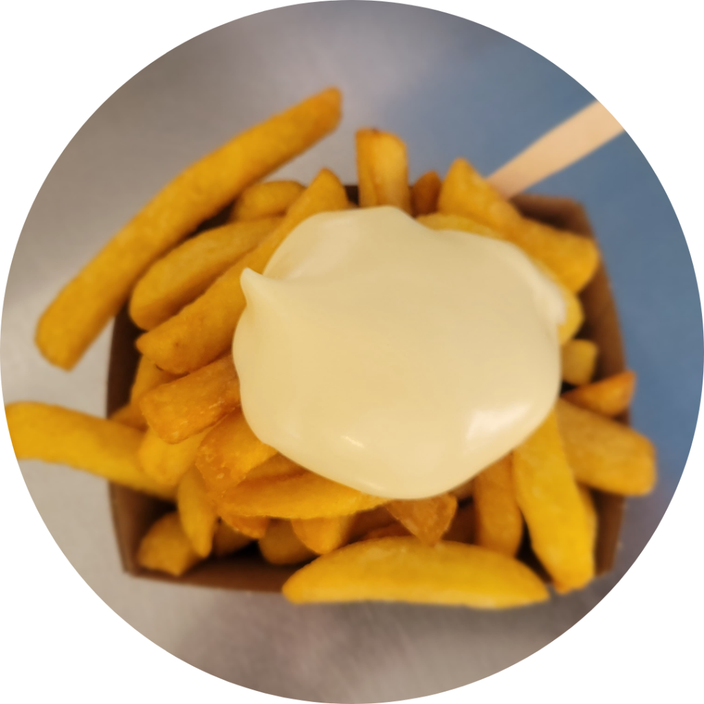 frietje met in een frietwagen van de sluis catering bij frietwagen huren in dongen