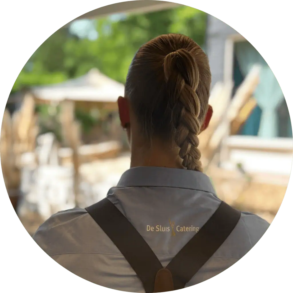 personeel van de sluis catering in de bediening